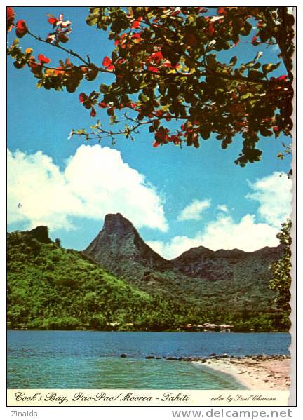 CARTE POSTALE DE TAHITI - BAIE DE COOK A MOOREA - AU FOND LE VILLAGE DE PAO-PAO - Tahiti