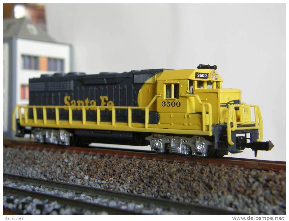 Scala N - SANTA FE 3500 (GP40 EMD) - BACHMANN - Locomotive