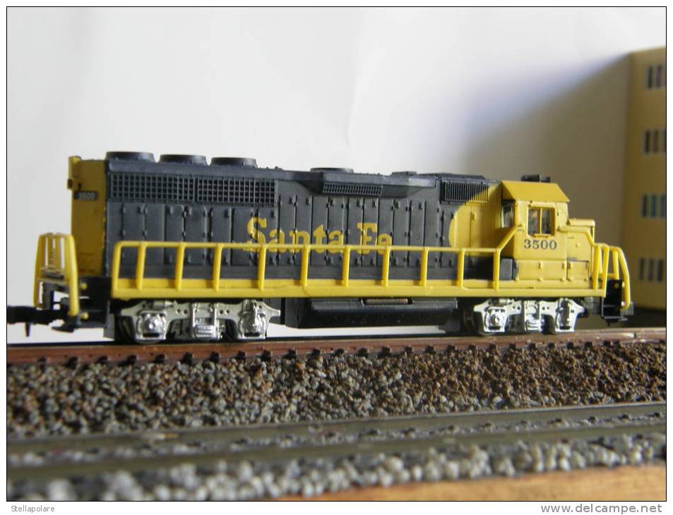 Scala N - SANTA FE 3500 (GP40 EMD) - BACHMANN - Locomotives