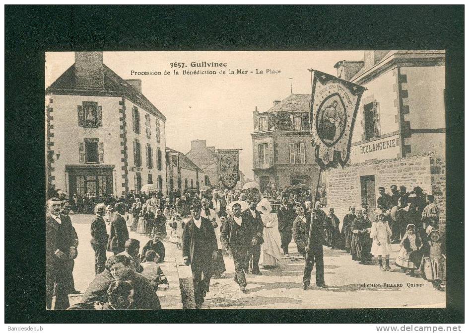 Guilvinec ( Finistère 29) - Procession De La Bénédiction De La Mer - La Place ( Animée Coll. VILLARD 3657) - Guilvinec