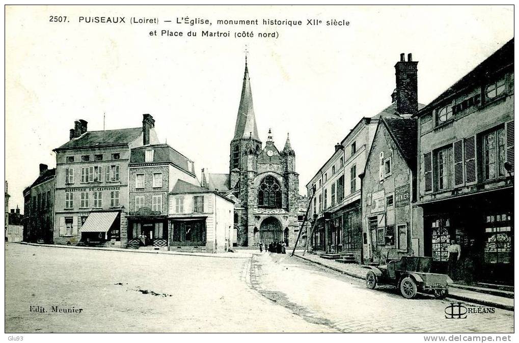 CPA - Puiseaux (45) - L'église, Et Place Du Martroi - Puiseaux