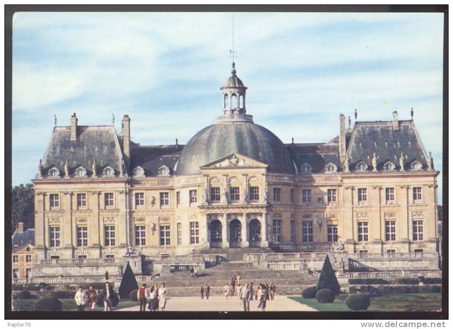 CPM  VAUX LE VICOMTE  Le Château Façade Sud - Vaux Le Vicomte