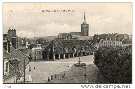 Fère-en-Tardenois                         Vue De La Halle Et La Place - Fere En Tardenois