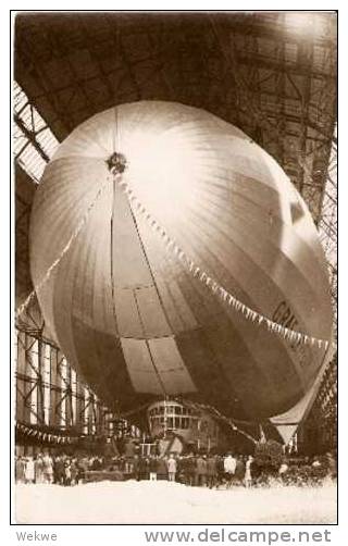 SAK126 / Schönes  Zeppelin Foto Aus Der Halle(Hangar)in Friedrichshafen - Dirigibili