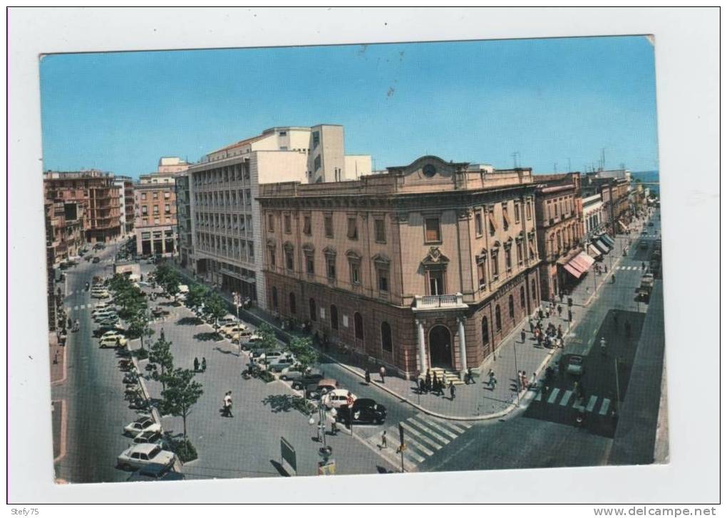 Brindisi-piazza Vittoria E Corso Garibaldi Animata Auto - Brindisi