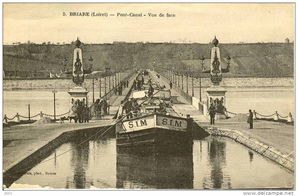 5 - Briare ( Loiret) Pont Du Canal - Vue De Face - Briare