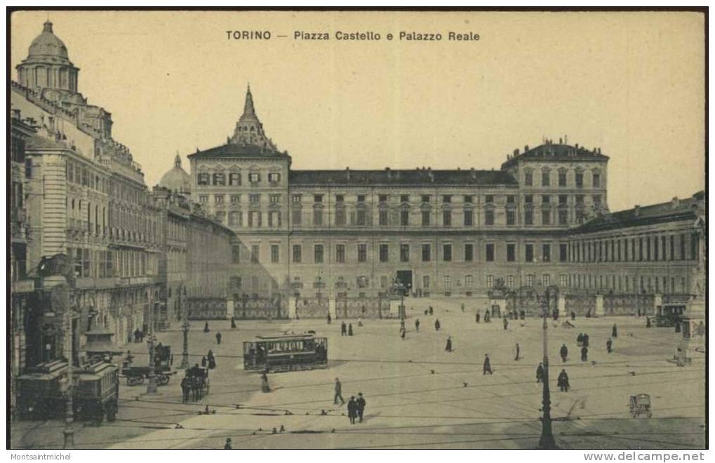 Torino. Italie. Piazza Castello E Palazzo Reale. Trolleys Ou Tramways. - Orte & Plätze