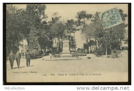 30 ALES Statue De Pasteur Et Place De La Maréchale - Alès