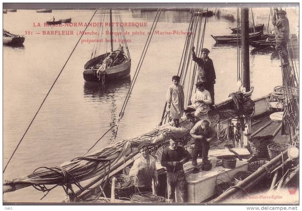 50 --- Barfleur ---  Barque De Peche Et Marins --- Pecheurs Preparant Leurs Lignes - Barfleur