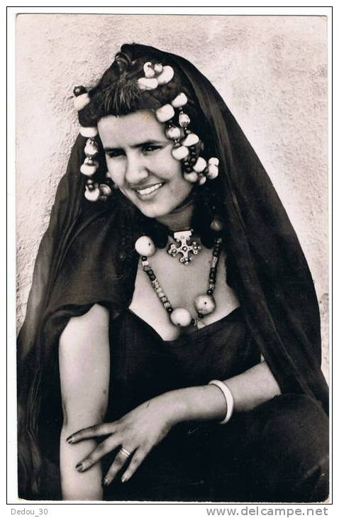 Carte Postale Photo - Mauritanie - Gros Plan D´une Femme Type Maure Avec Bijoux Traditionnels - Mauritanie