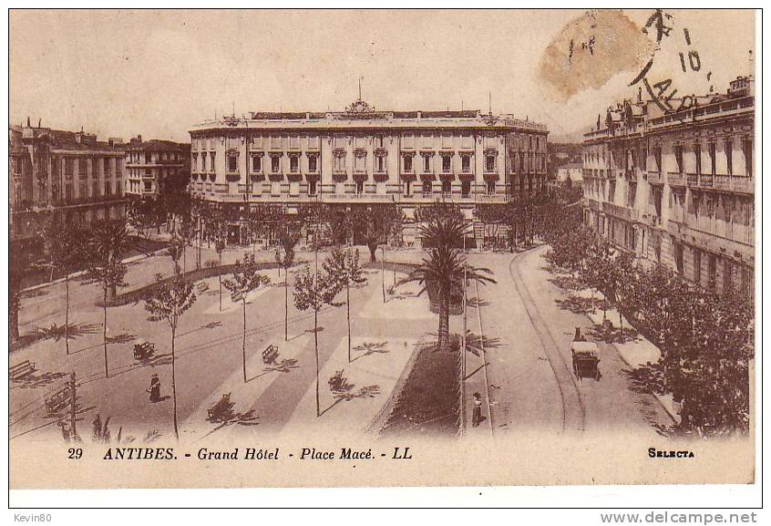 06 ANTIBES Grand Hôtel Place Macé Cpa Animée - Antibes - Oude Stad