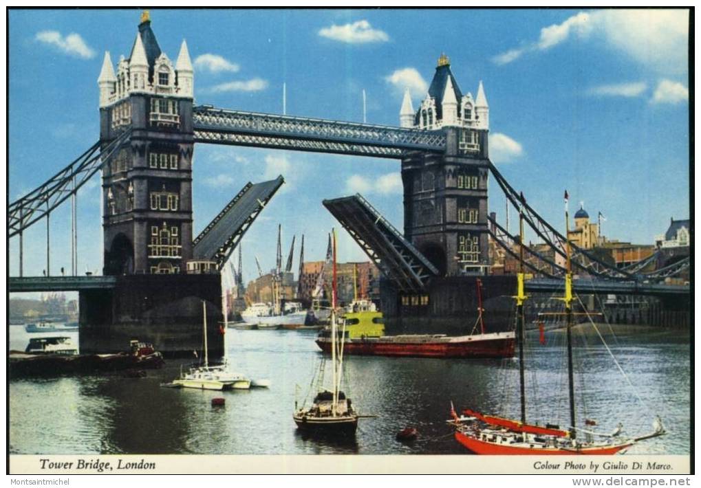 Londres. Royaume Uni. Tower Bridge. London. Bâteaux Sur La Tamise. - River Thames