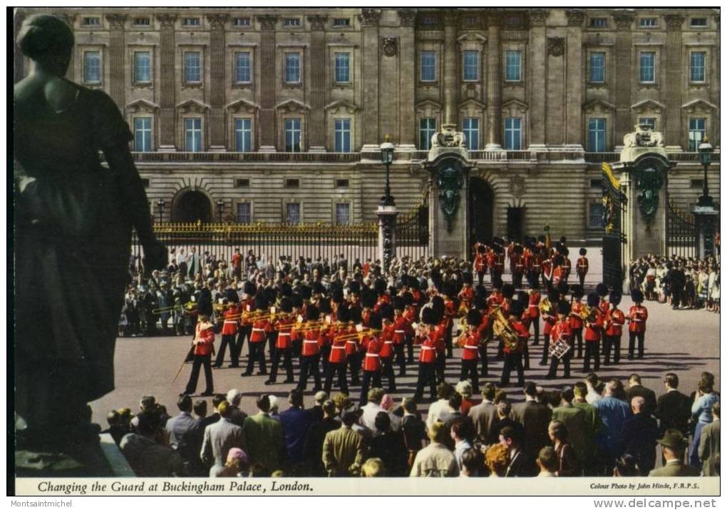 Londres. Royaume Uni. Changing The Guard At Buckingham Palace, London. - Buckingham Palace