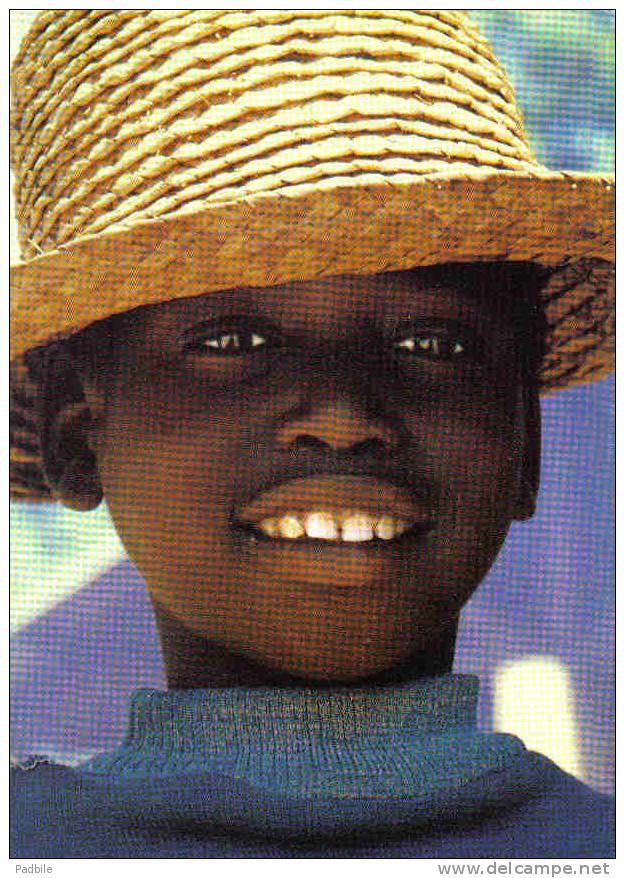 Carte Postale  Afrique Zimbabwe  Sourire De Garçon Trés Beau Plan - Zimbabwe