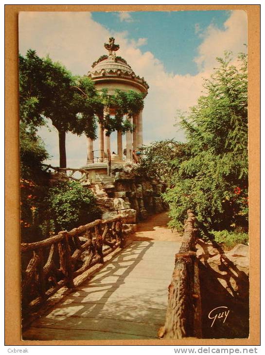 Paris, Le Parc Des Buttes-Chaumont: Le Temple - District 19