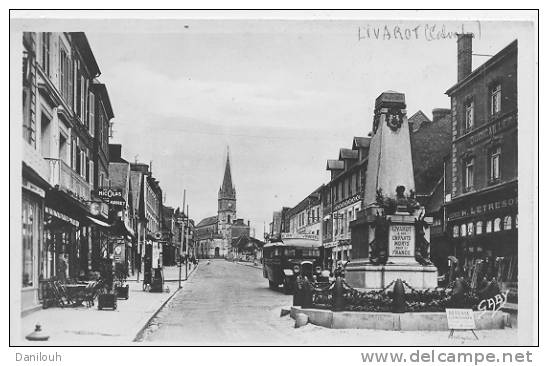 14 / FL/ LIVAROT, Monument Aux Morts Et Rue Maréchal Foch, Ed ARTAUD, CPSM 9 X 14 - Livarot