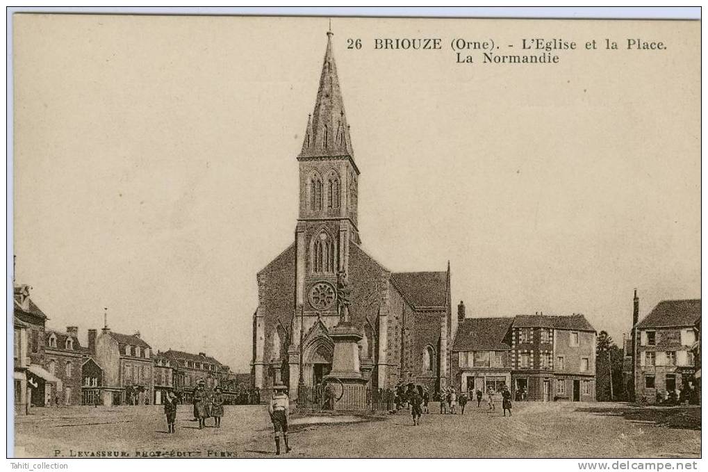 BRIOUZE - L'Eglise Et La Place - Briouze