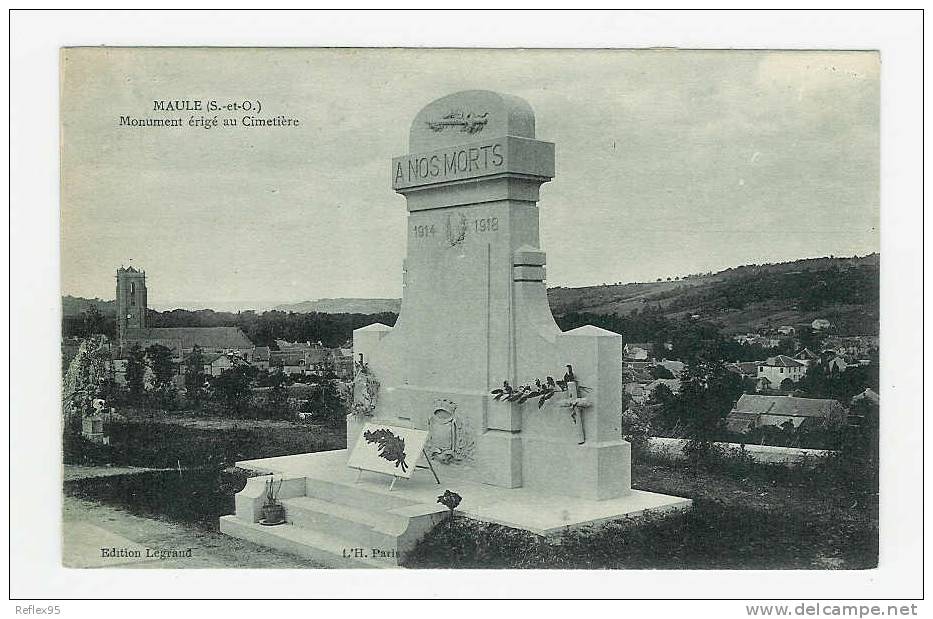 MAULE - Monument érigé Au Cimetière - Maule