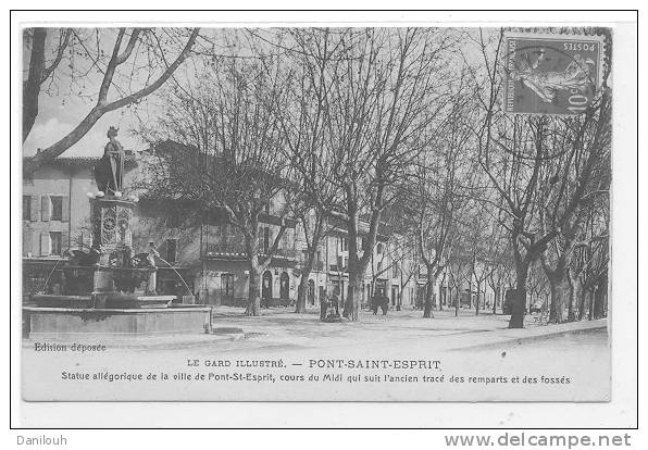 30 / FL/ PONT ST ESPRIT, Statue Allégorique De La Ville , Cours Du Midi Qui Suit L'ancien Tracé Des Remparts Et Des Foss - Pont-Saint-Esprit