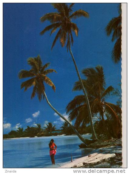 CARTE POSTALE DE TAHITI - FILLE SUR LA PLAGE - Tahiti