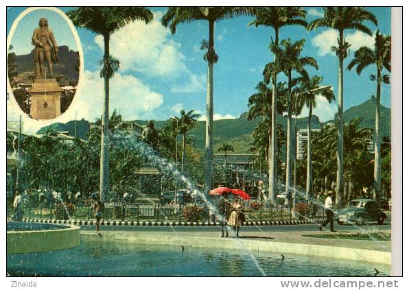 CARTE POSTALE DE L ILE MAURICE - PORT LOUIS - PLACE LABOURDONNAIS ET STATUE DE MAHE LABOURDONNAIS - Maurice