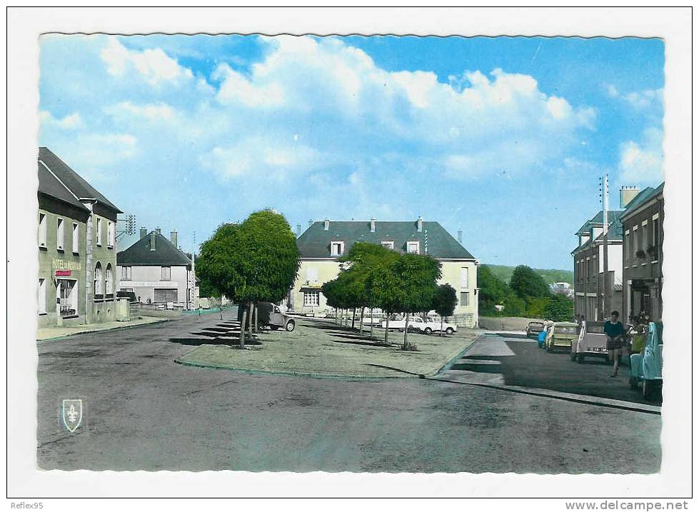 MONTSAUCHE - La Grande Place - Montsauche Les Settons