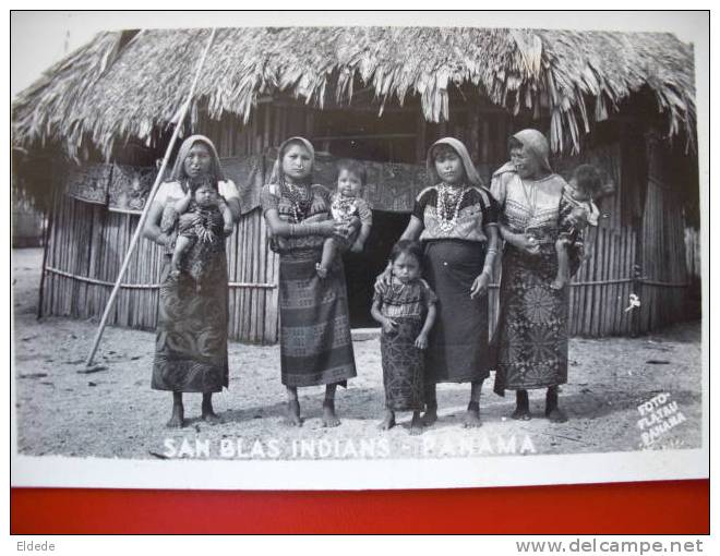 San Blas Indians Piercing Dans Le Nez - Panama