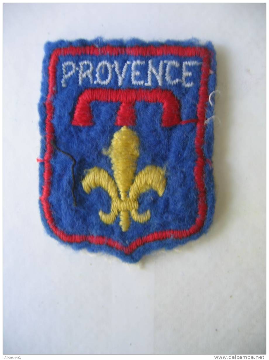 BLASON -ECUSSON - BRODES EN TISSU DE : LA PROVENCE 13/06/83/ : OBJET SOUVENIR DE - Recordatorios