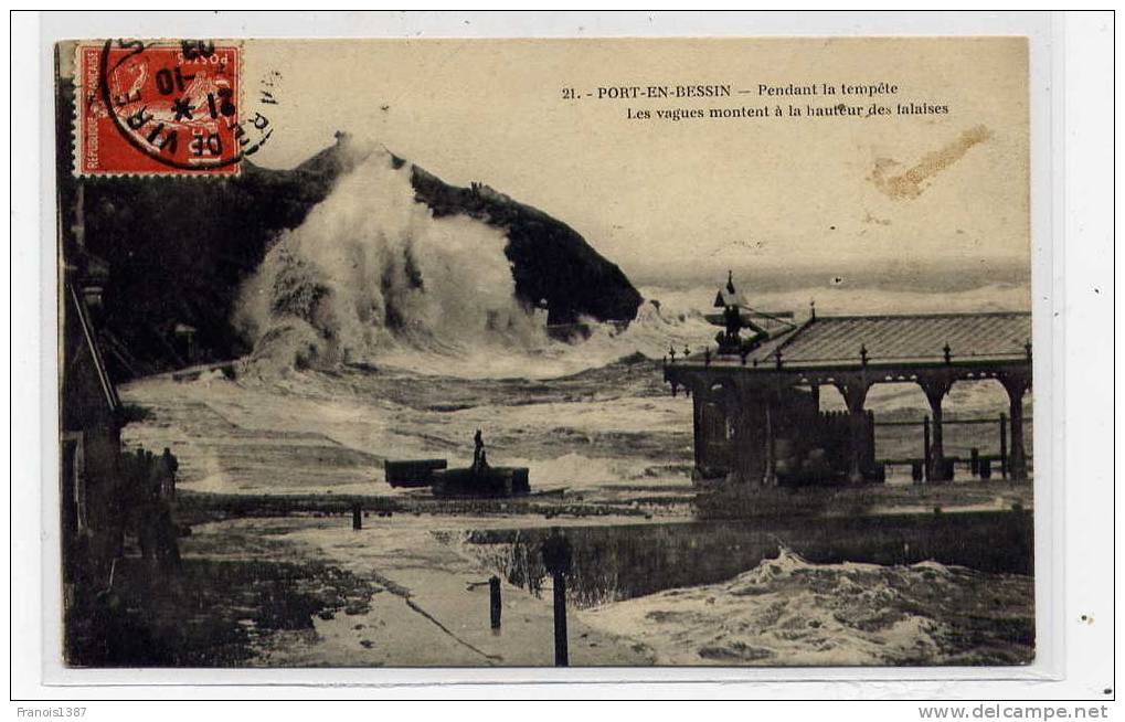 Ref 141 - PORT-en-BESSIN - Pendant La Tempête - Les Vagues Montent à La Hauteur Des Falaises (1908) - Port-en-Bessin-Huppain