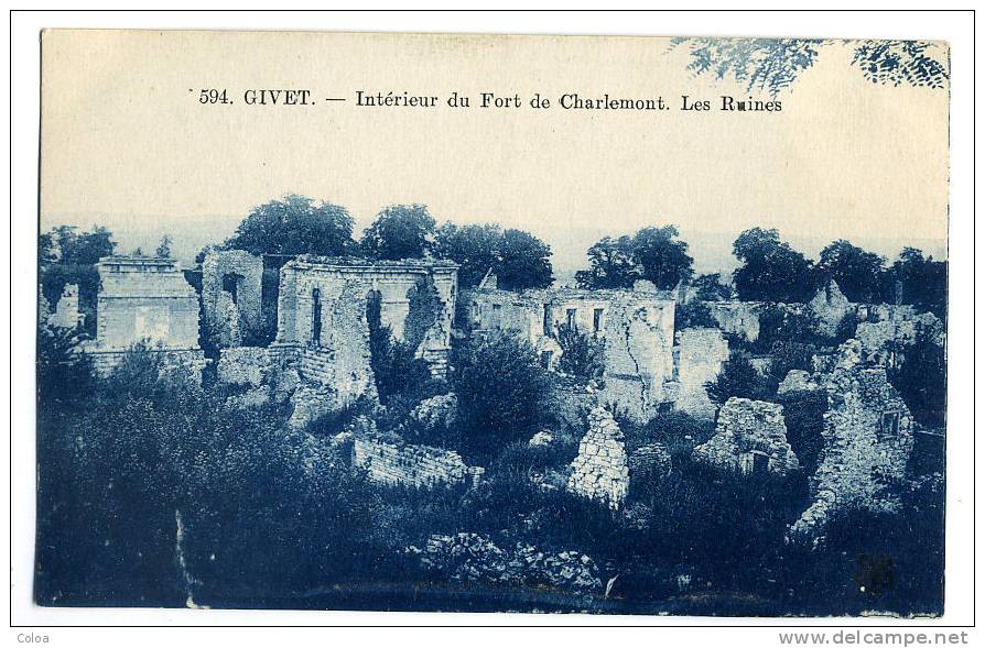 GIVET Intérieur Du Fort De Charlemont Les Ruines - Givet