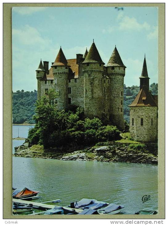 L'Auvergne, Le Château De Val, Dans Le Lac Formé Par Le Barrage De Bort-Les Orgues - Ussel