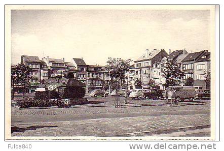 CPA.  BASTOGNE.  Place Du Générale Mac Auliffe.     (Vers 1955-60) - Bastogne