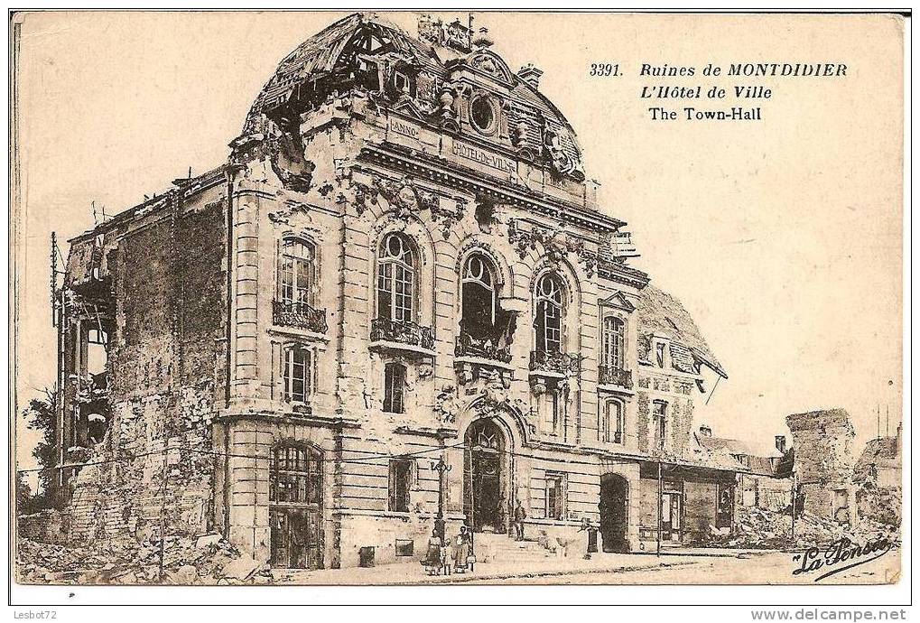 Cpa Ruines De Montdidier (Somme), L´Hôtel De Ville, Bien Animée - Montdidier