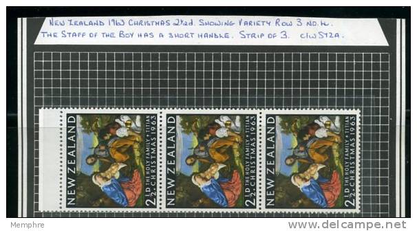 1963 Christmas Issue 2.5d Strip Of 3 With 3rd  Stamp Variety Boy´s Staff Has Handle   Scott  359 - Abarten Und Kuriositäten