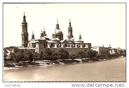 38. ZARAGOZA .TEMPLO DEL PILAR .VISTO DESDE EL PUENTE DE PIEDRA. - Zaragoza