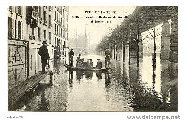 CPA 75.-PARIS 15e.-GRENELLE.-Boulevard De Grenelle.-CRUE DE LA SEINE 1910.-Inondations.-MOD 246 - Distretto: 15