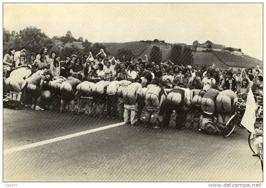 Evènements - Frontière Neuf-Brisach 1981 - Manifestants Allemands Anti-Nucléaire Bloqués Par Gendarmerie - Nu - Rampen