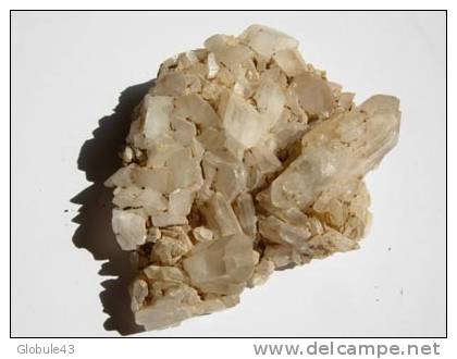QUARTZ SUR CALCITE  5,5 X 5 Cm  OISANS - Mineralen