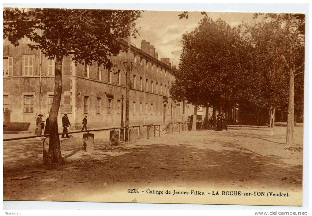 CPA...DE LA ROCHE SUR YON...ANIMEE...COLLEGE DE JEUNES FILLES... - La Roche Sur Yon