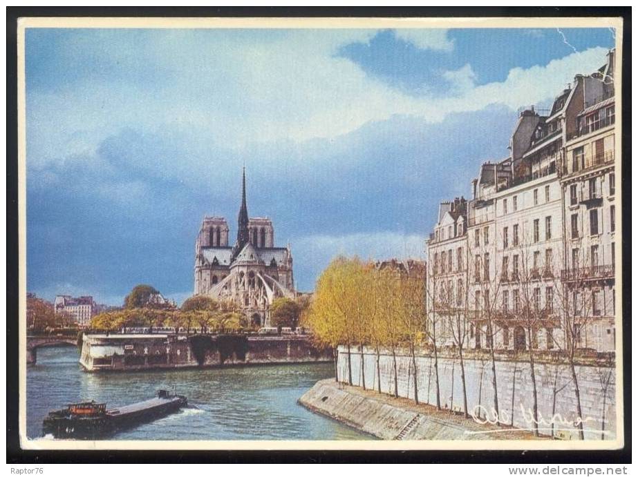 CPM  Photo MONIER  PARIS 4ème La Seine Et Notre Dame, La Nef Du Seigneur  Péniche - Monier