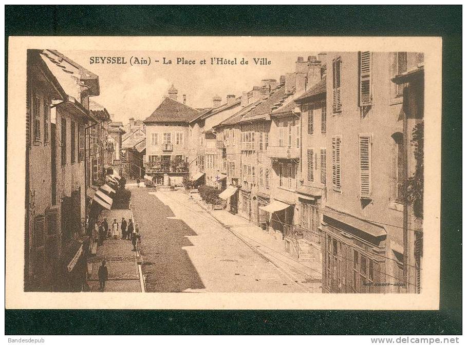 Seyssel ( Ain01) - La Place Et L' Hôtel De Ville ( Animée Phot. COMBIER ) - Seyssel