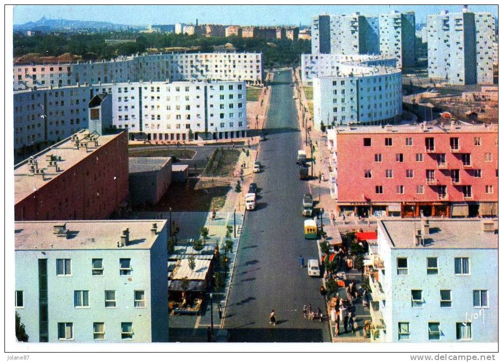 CPSM    93        PANTIN     LE PARC DES COURTILLIERES      VUE D ENSEMBLE - Pantin