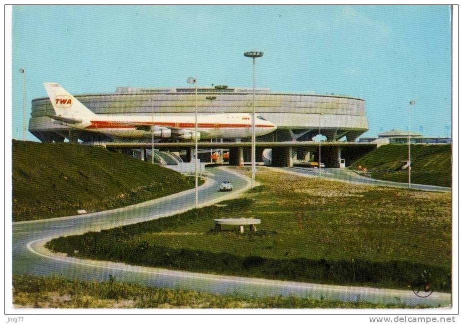 CPSM-540 - ROISSY-EN-FRANCE - AEROPORT CHARLES-DE-GAULLE - BOEING 747 DE LA TWA ET L'AEROGARE - Roissy En France