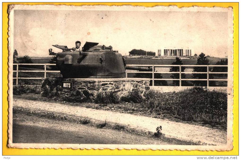 * Bastogne (Luxemburg - Luxembourg) * (Nels) Coupole De Tank Avec Dans Le Fond, Le Mardasson, Kanon, Armée, Army, Soldat - Bastogne