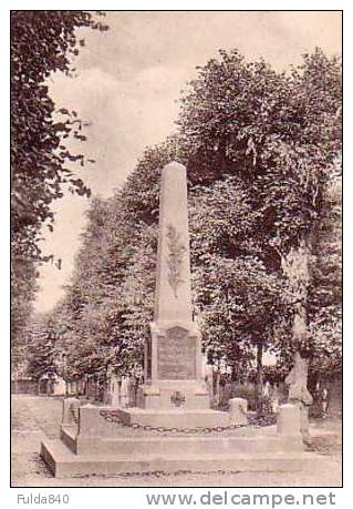 CPA. MIREBEAU.   Le Monument Aux Morts.   Vers1918-25. - Mirebeau