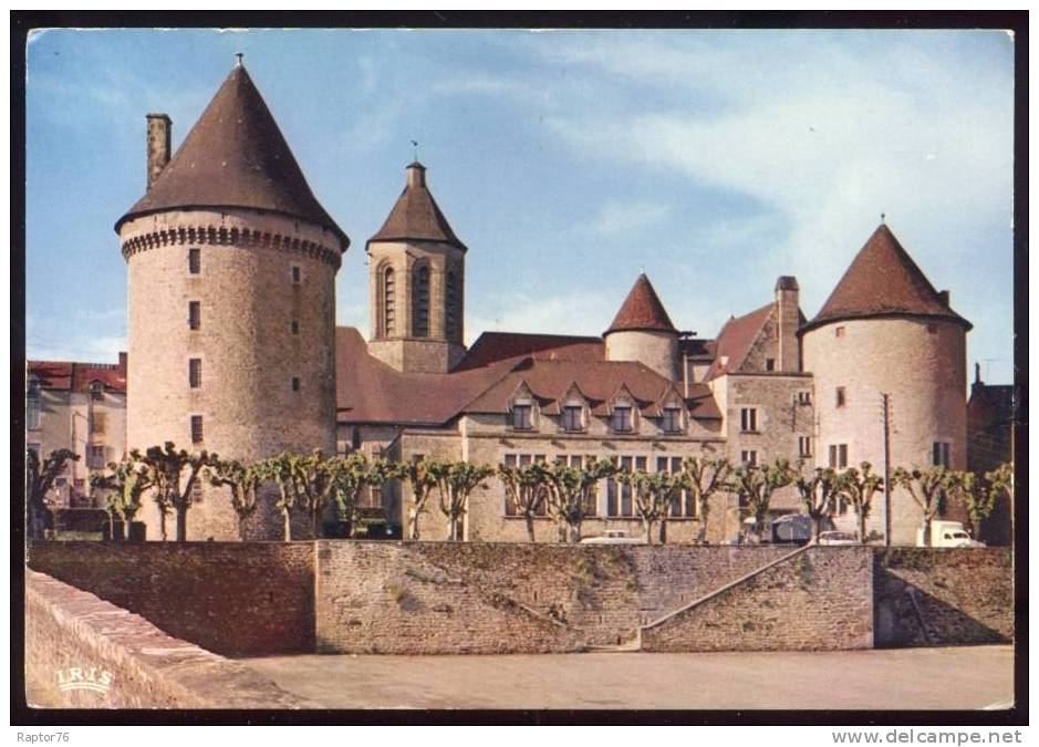 CPM  BOURGANEUF  Le Château Encadré Par La Tour Lastic Et La Tour Zizim - Bourganeuf