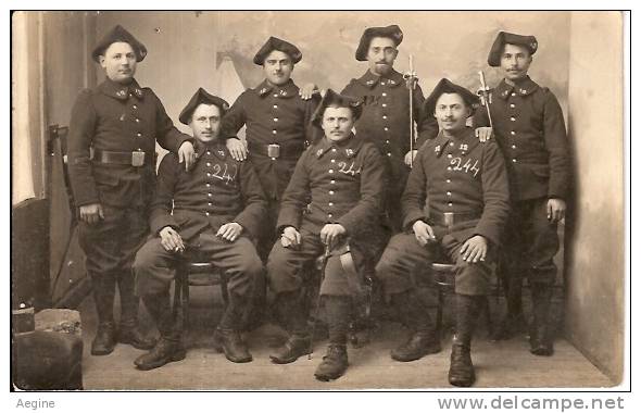 REF 2001- GUERRE 1914-1918- Carte Photo-chasseurs Alpins - Envoi De Grenoble -isere - Bon Etat - Guerra 1914-18