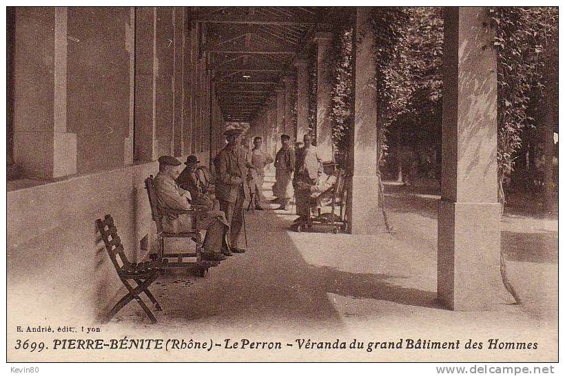 69 PIERRE BENITE (Rhône) Le Perron Véranda Du Grand Bâtiment Des Hommes Cpa Animée - Pierre Benite