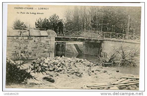 CPA 77.-LORROY-Le Pont Du Loing Détruit.-Animé.-Personnages-CRUE DE LA SEINE.-Inondations 1910.-MOD 144 - Autres & Non Classés