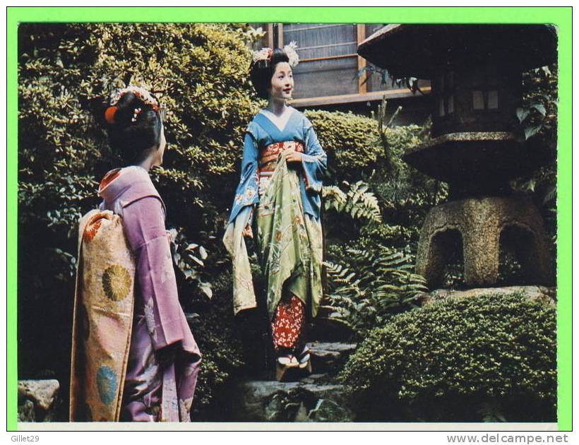 KYOTO, JAPAN - MAIKO GIRL - KYOTO HANDYCRAFT CENTER - - Kyoto